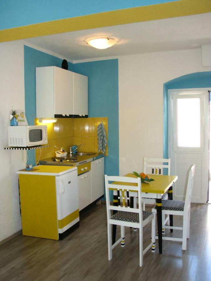 Apartments And Room Lemon Віс Екстер'єр фото