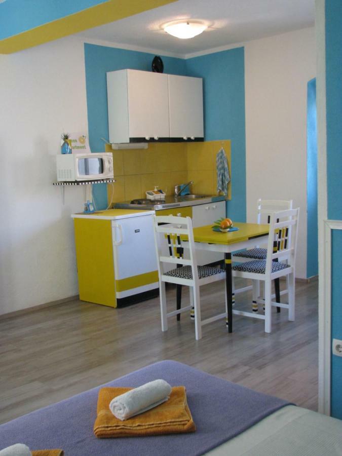 Apartments And Room Lemon Віс Екстер'єр фото