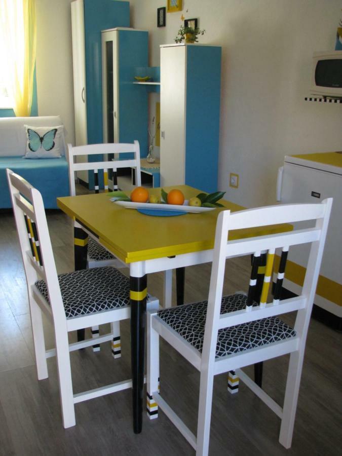 Apartments And Room Lemon Віс Екстер'єр фото